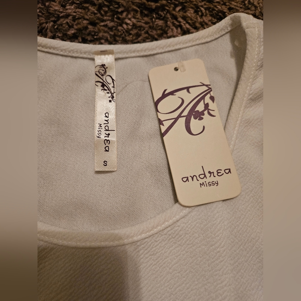 NWT Andrea Missy White Top - Picture 3 of 3